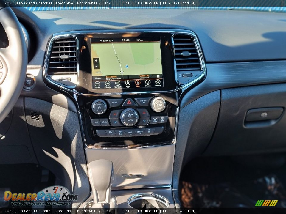 2021 Jeep Grand Cherokee Laredo 4x4 Bright White / Black Photo #10