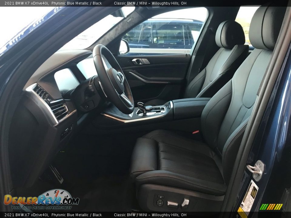 Front Seat of 2021 BMW X7 xDrive40i Photo #3
