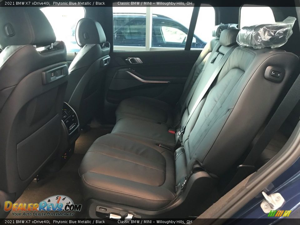 Rear Seat of 2021 BMW X7 xDrive40i Photo #4