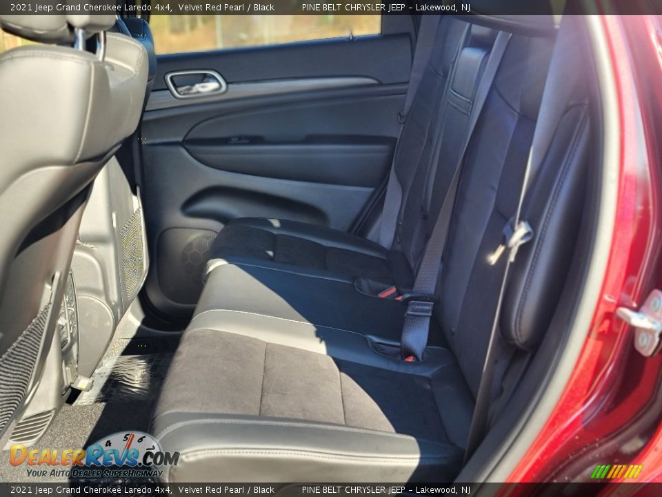 2021 Jeep Grand Cherokee Laredo 4x4 Velvet Red Pearl / Black Photo #9