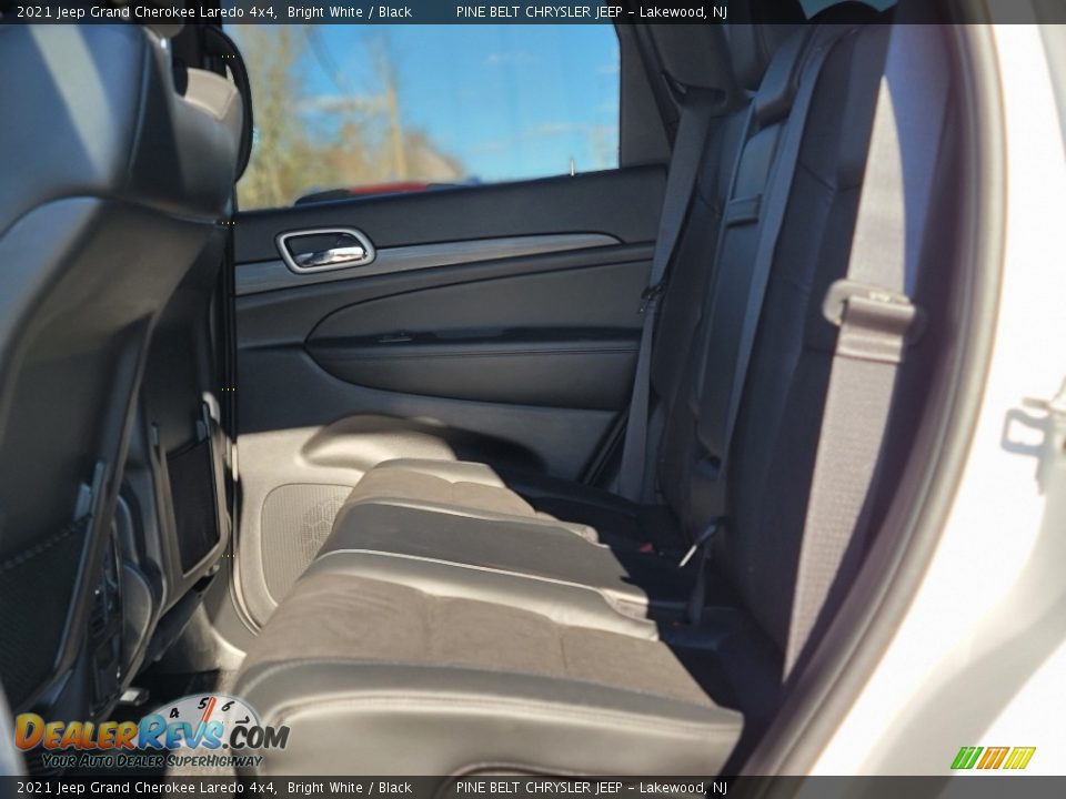 2021 Jeep Grand Cherokee Laredo 4x4 Bright White / Black Photo #9