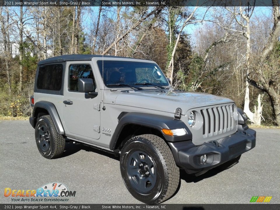 Front 3/4 View of 2021 Jeep Wrangler Sport 4x4 Photo #4