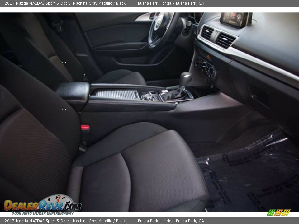 2017 Mazda MAZDA3 Sport 5 Door Machine Gray Metallic / Black Photo #23