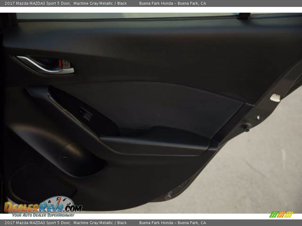 2017 Mazda MAZDA3 Sport 5 Door Machine Gray Metallic / Black Photo #31
