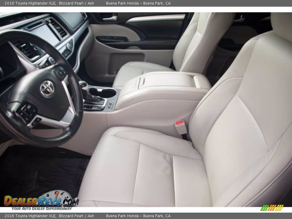 2016 Toyota Highlander XLE Blizzard Pearl / Ash Photo #3