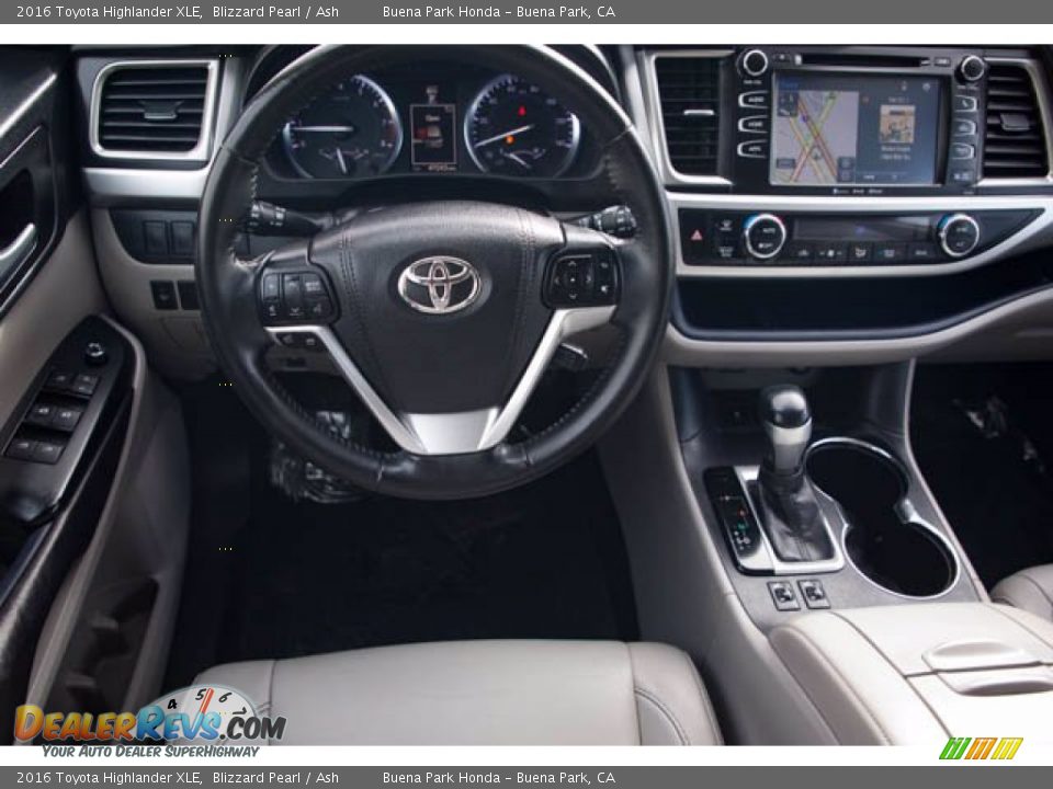 2016 Toyota Highlander XLE Blizzard Pearl / Ash Photo #5