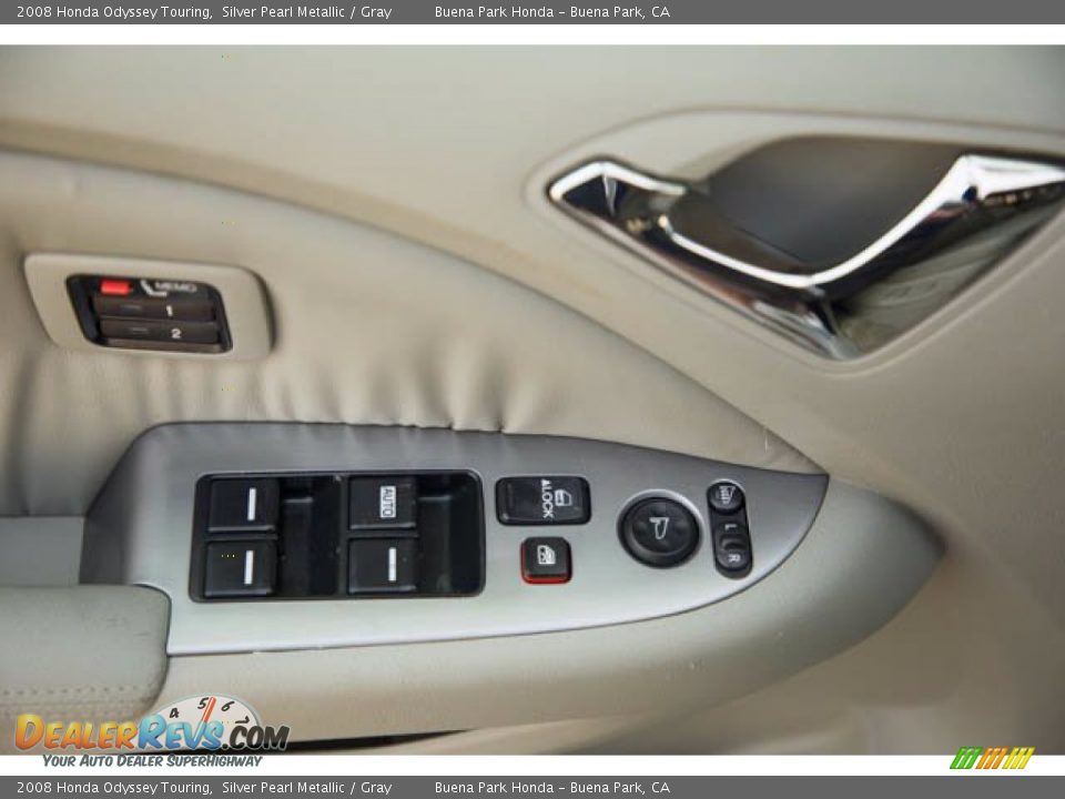 2008 Honda Odyssey Touring Silver Pearl Metallic / Gray Photo #31