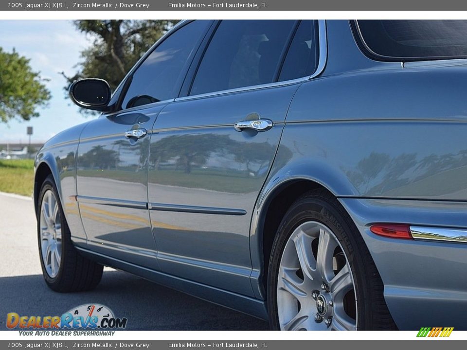 2005 Jaguar XJ XJ8 L Zircon Metallic / Dove Grey Photo #15