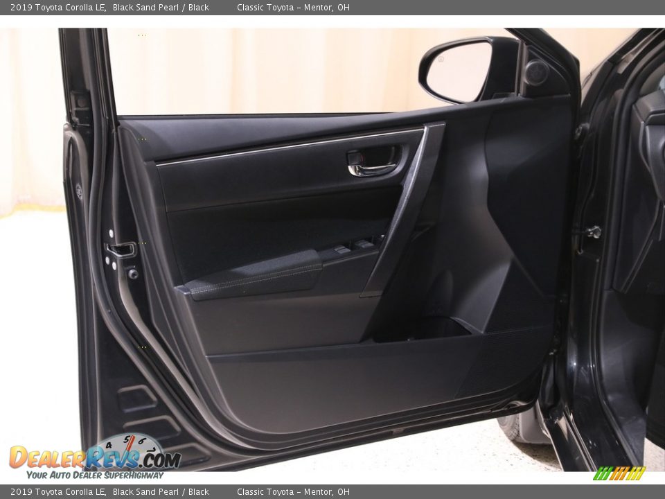 2019 Toyota Corolla LE Black Sand Pearl / Black Photo #4