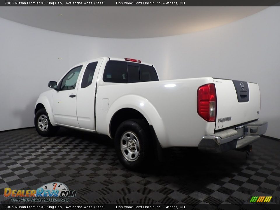 2006 Nissan Frontier XE King Cab Avalanche White / Steel Photo #11