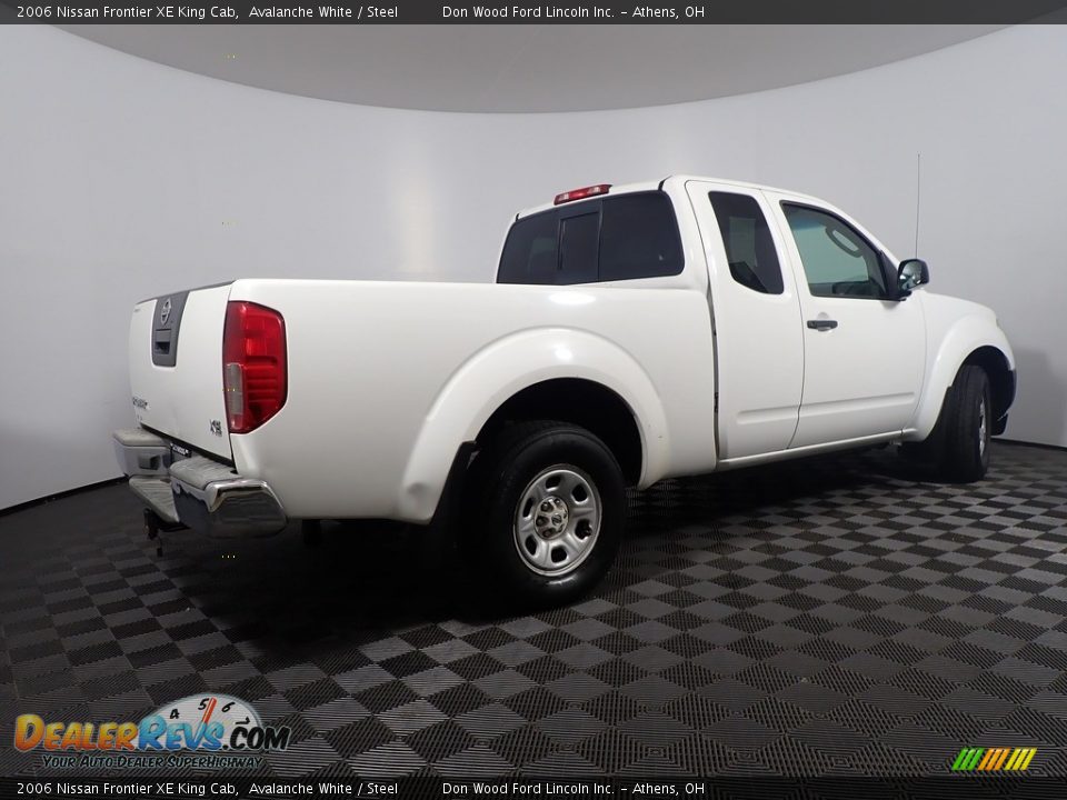 2006 Nissan Frontier XE King Cab Avalanche White / Steel Photo #15