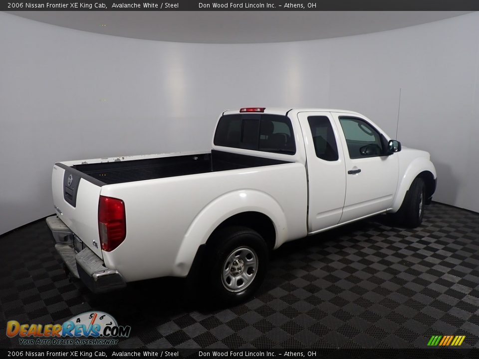 2006 Nissan Frontier XE King Cab Avalanche White / Steel Photo #16