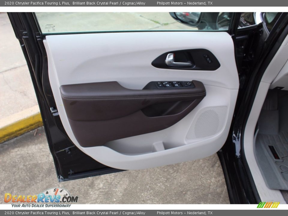 2020 Chrysler Pacifica Touring L Plus Brilliant Black Crystal Pearl / Cognac/Alloy Photo #10