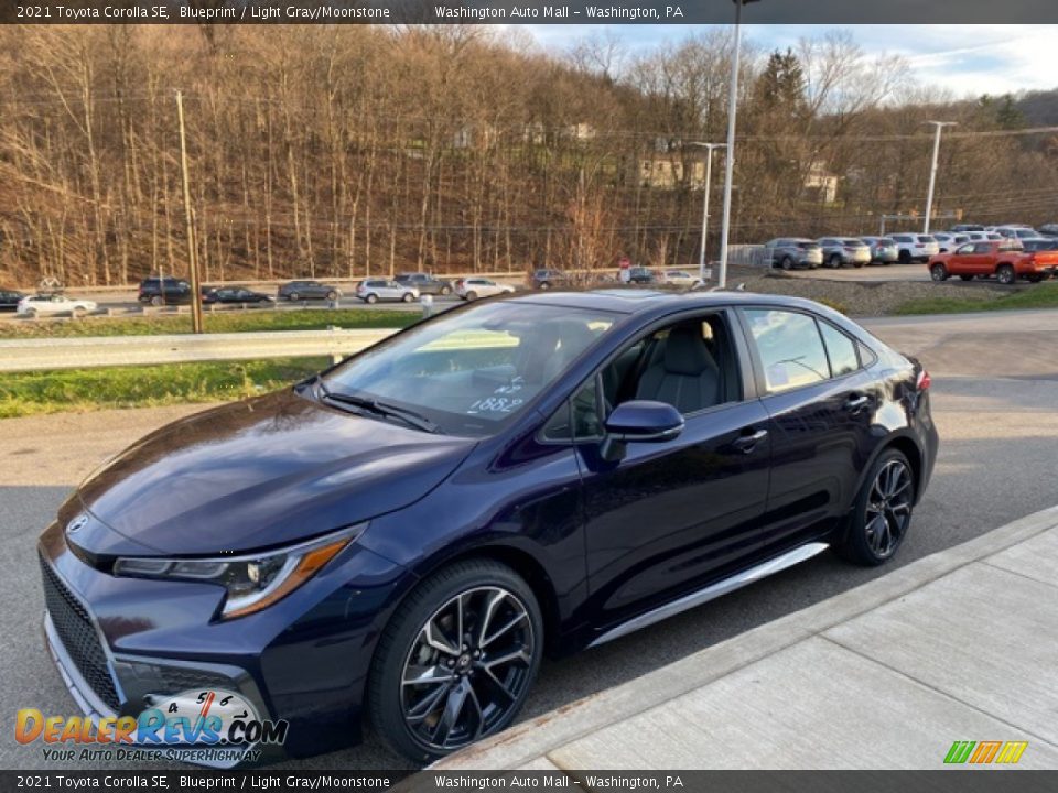 Front 3/4 View of 2021 Toyota Corolla SE Photo #12