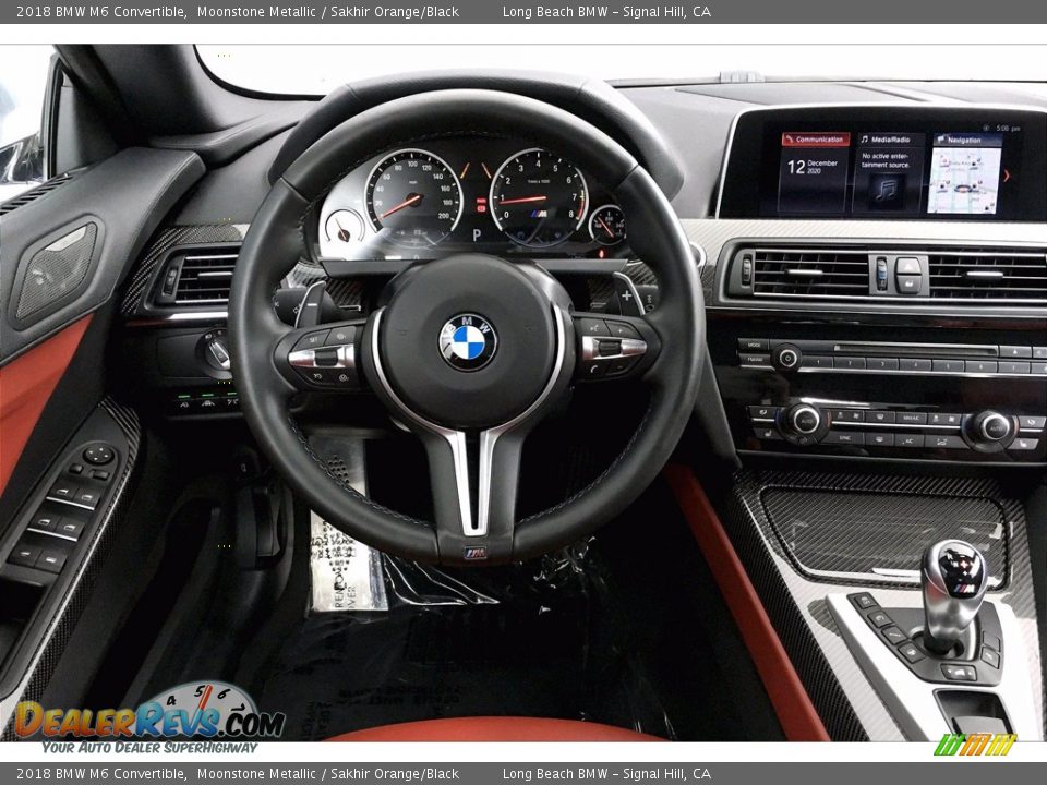 Dashboard of 2018 BMW M6 Convertible Photo #4