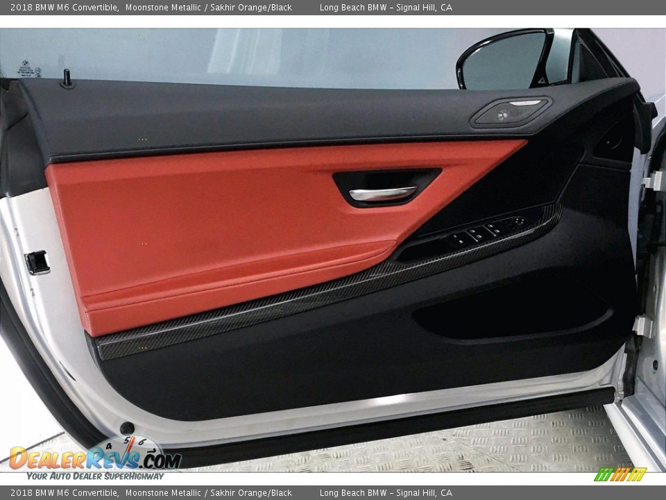 Door Panel of 2018 BMW M6 Convertible Photo #23