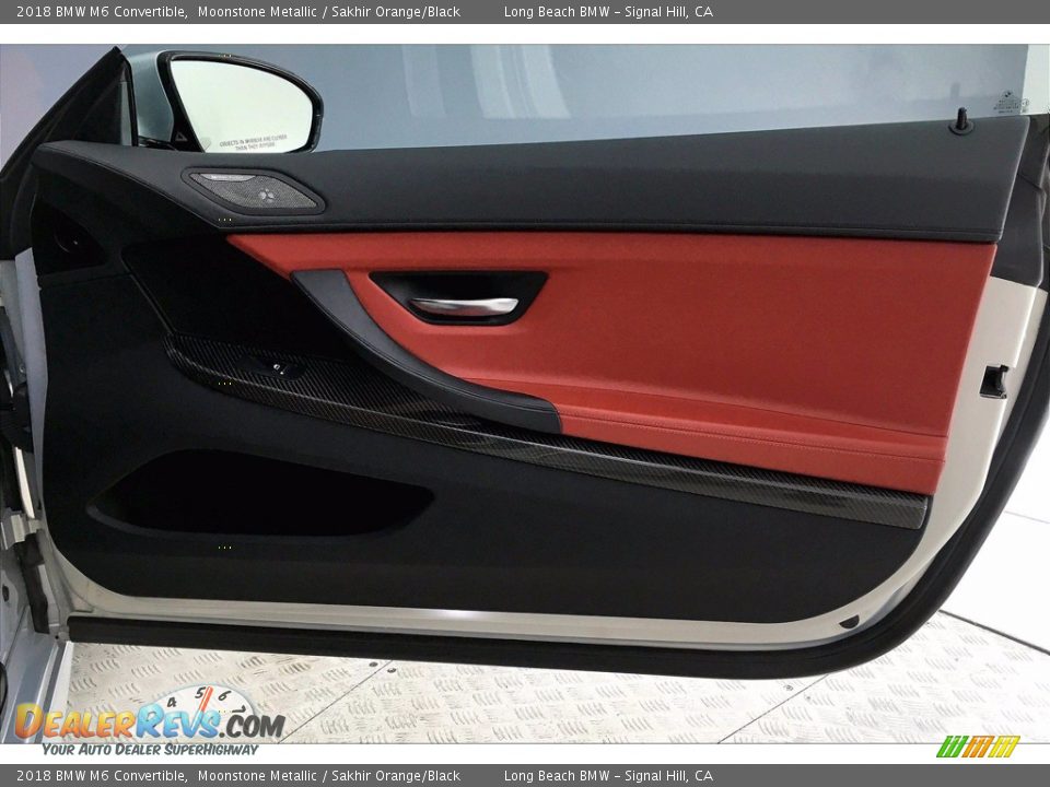 Door Panel of 2018 BMW M6 Convertible Photo #24