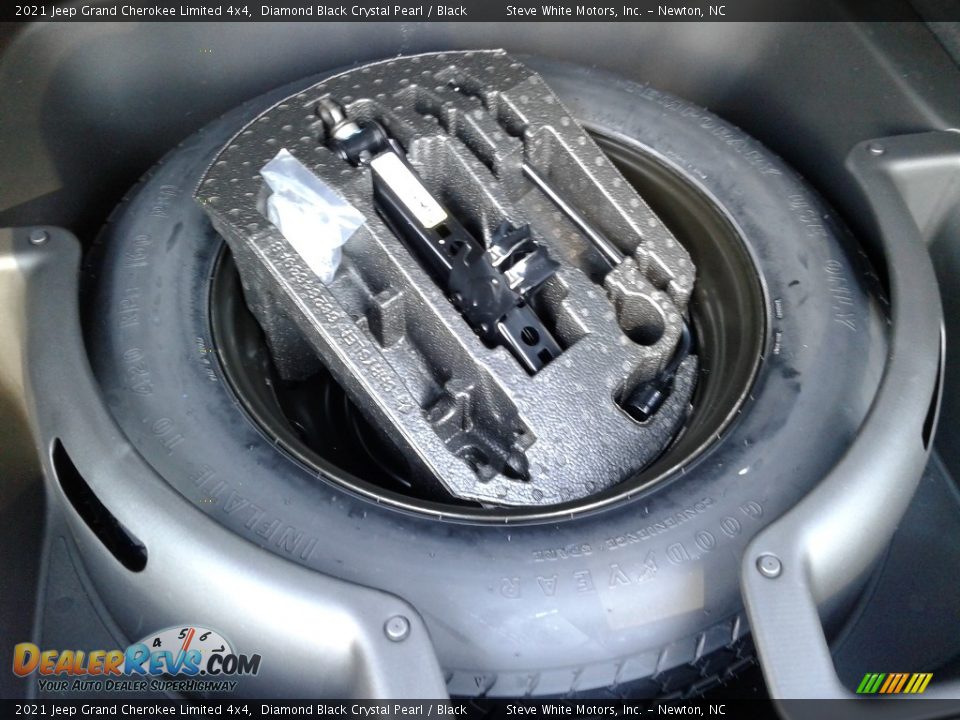 2021 Jeep Grand Cherokee Limited 4x4 Diamond Black Crystal Pearl / Black Photo #16