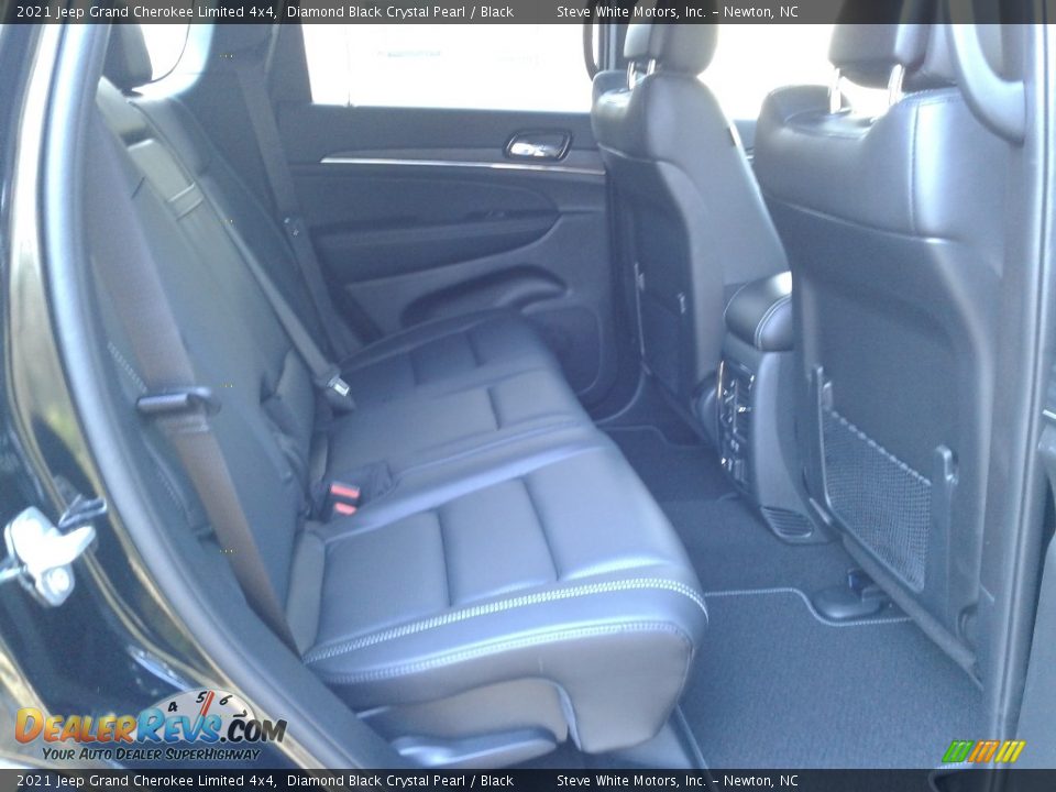 2021 Jeep Grand Cherokee Limited 4x4 Diamond Black Crystal Pearl / Black Photo #17
