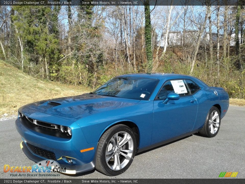 Front 3/4 View of 2021 Dodge Challenger GT Photo #2