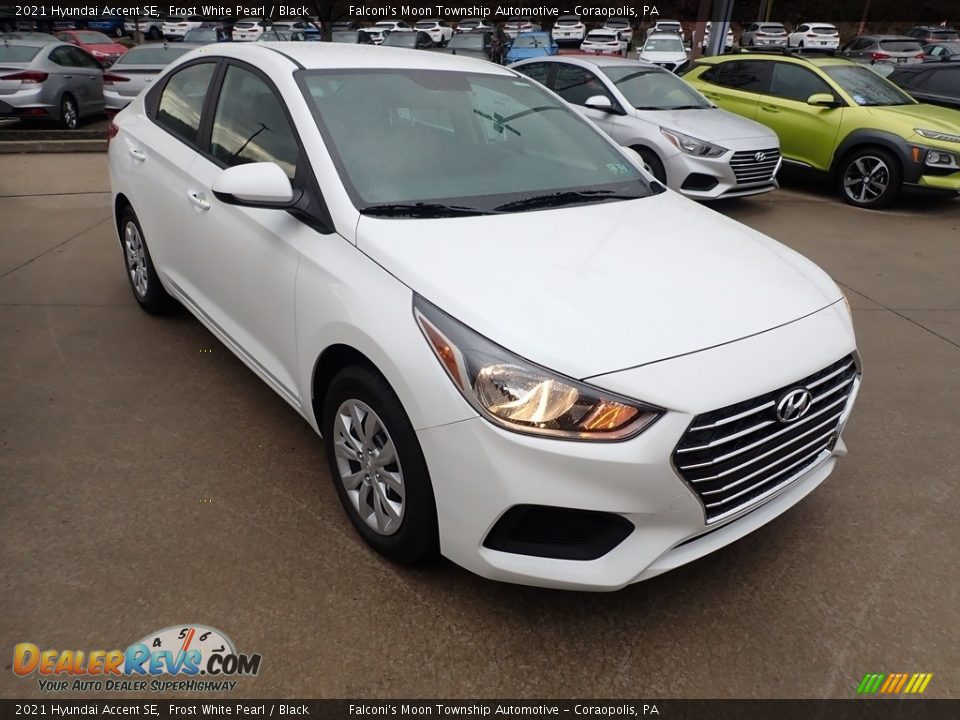 Front 3/4 View of 2021 Hyundai Accent SE Photo #3