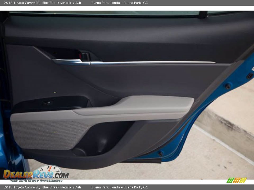 2018 Toyota Camry SE Blue Streak Metallic / Ash Photo #32
