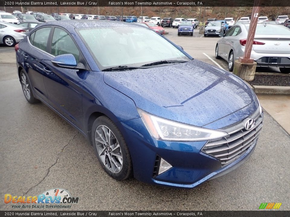 Front 3/4 View of 2020 Hyundai Elantra Limited Photo #3