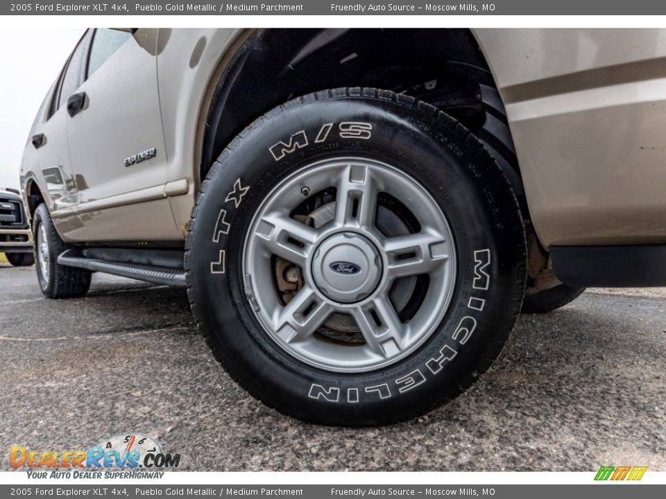 2005 Ford Explorer XLT 4x4 Pueblo Gold Metallic / Medium Parchment Photo #2