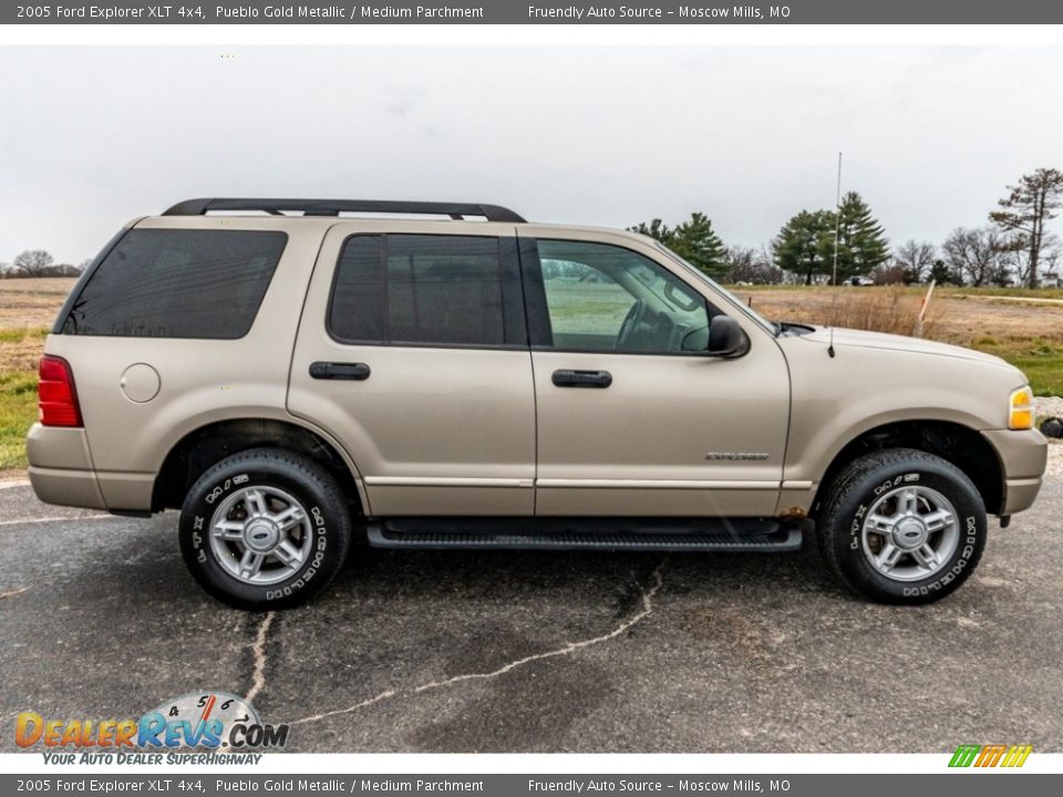 2005 Ford Explorer XLT 4x4 Pueblo Gold Metallic / Medium Parchment Photo #3