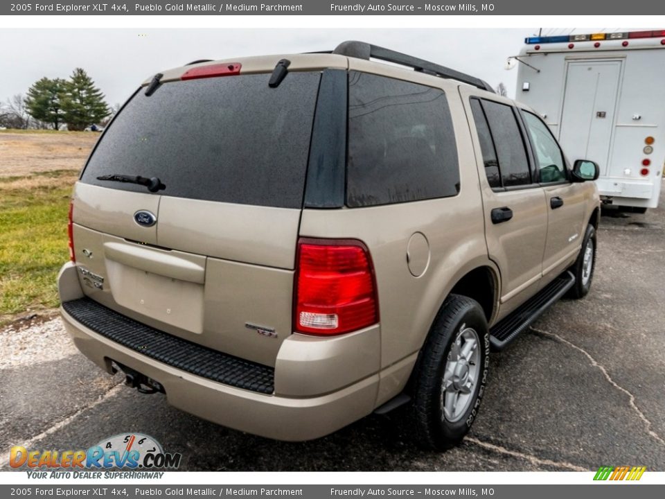 2005 Ford Explorer XLT 4x4 Pueblo Gold Metallic / Medium Parchment Photo #4