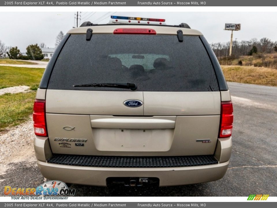 2005 Ford Explorer XLT 4x4 Pueblo Gold Metallic / Medium Parchment Photo #5