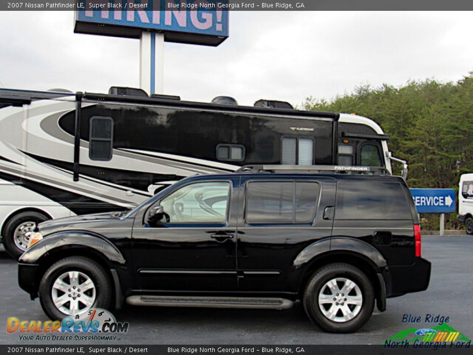 2007 Nissan Pathfinder LE Super Black / Desert Photo #2