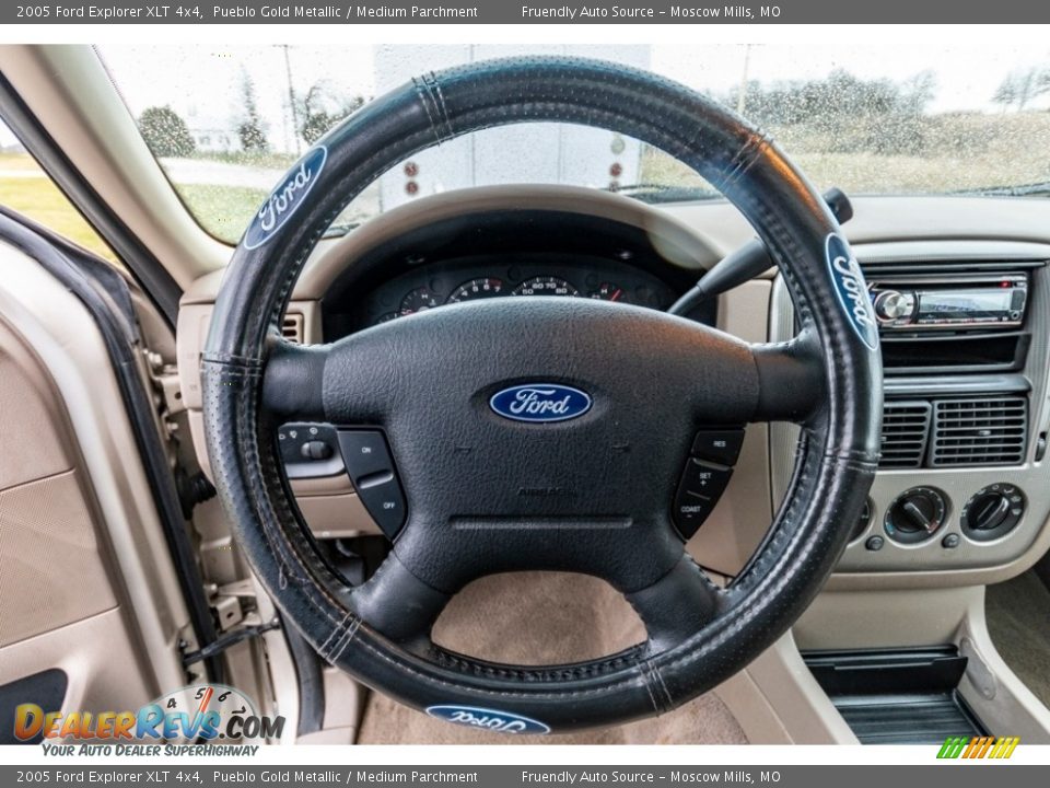 2005 Ford Explorer XLT 4x4 Pueblo Gold Metallic / Medium Parchment Photo #33