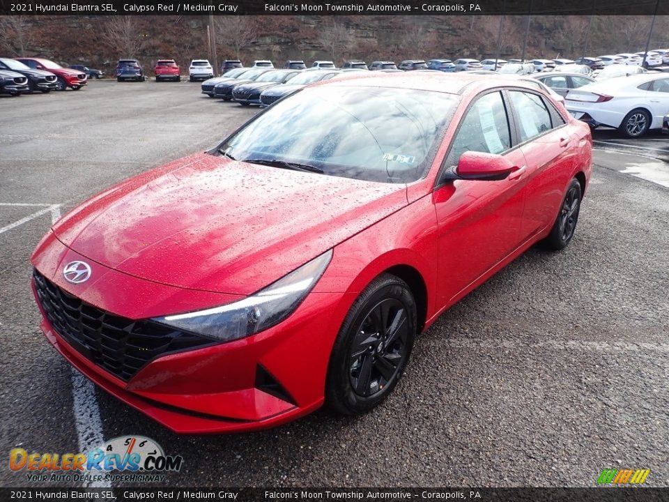 Front 3/4 View of 2021 Hyundai Elantra SEL Photo #5