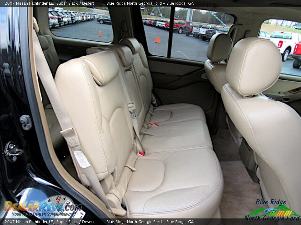 2007 Nissan Pathfinder LE Super Black / Desert Photo #12