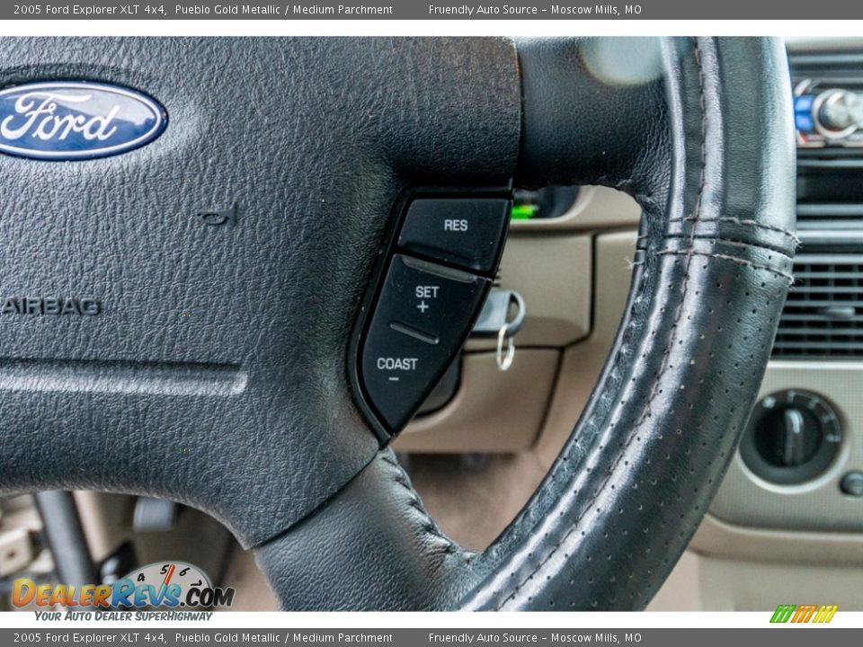 2005 Ford Explorer XLT 4x4 Pueblo Gold Metallic / Medium Parchment Photo #35