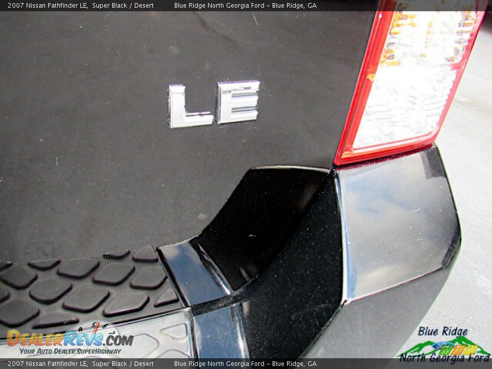 2007 Nissan Pathfinder LE Super Black / Desert Photo #23