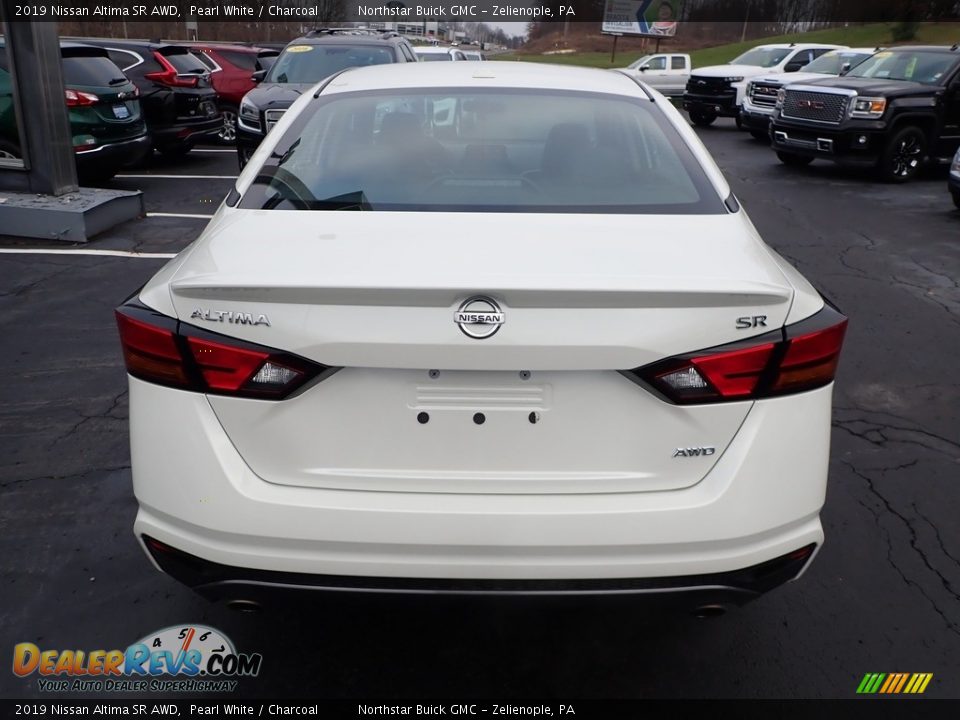 2019 Nissan Altima SR AWD Pearl White / Charcoal Photo #10