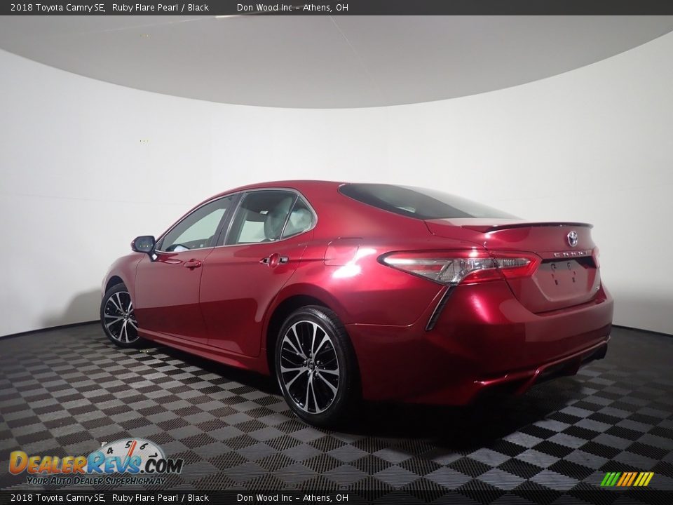 2018 Toyota Camry SE Ruby Flare Pearl / Black Photo #10