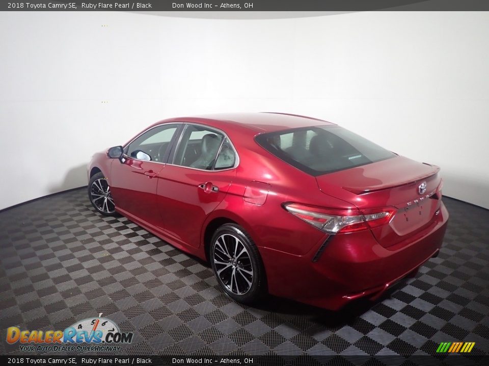 2018 Toyota Camry SE Ruby Flare Pearl / Black Photo #11