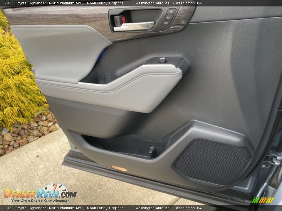 2021 Toyota Highlander Hybrid Platinum AWD Moon Dust / Graphite Photo #24