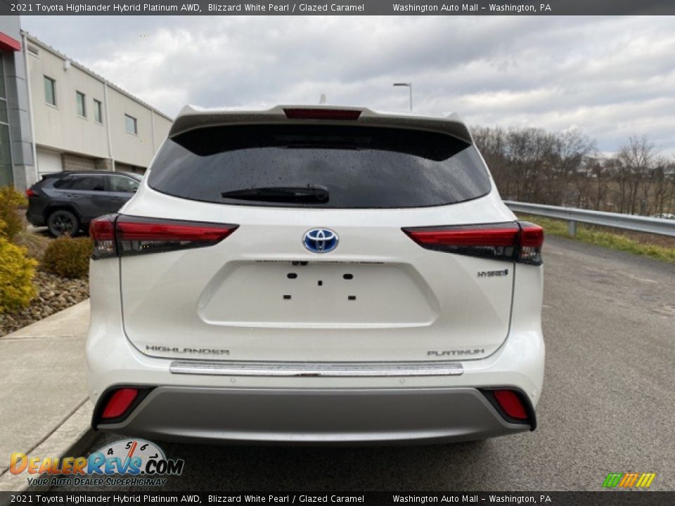 2021 Toyota Highlander Hybrid Platinum AWD Blizzard White Pearl / Glazed Caramel Photo #16