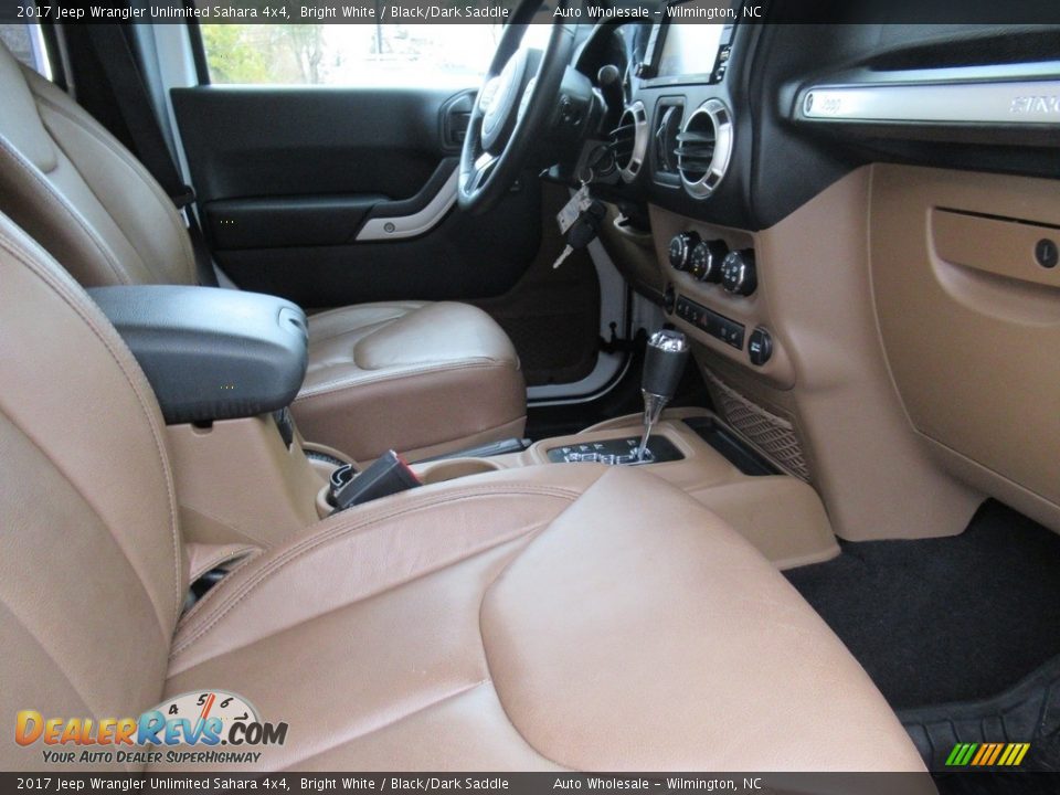 2017 Jeep Wrangler Unlimited Sahara 4x4 Bright White / Black/Dark Saddle Photo #12