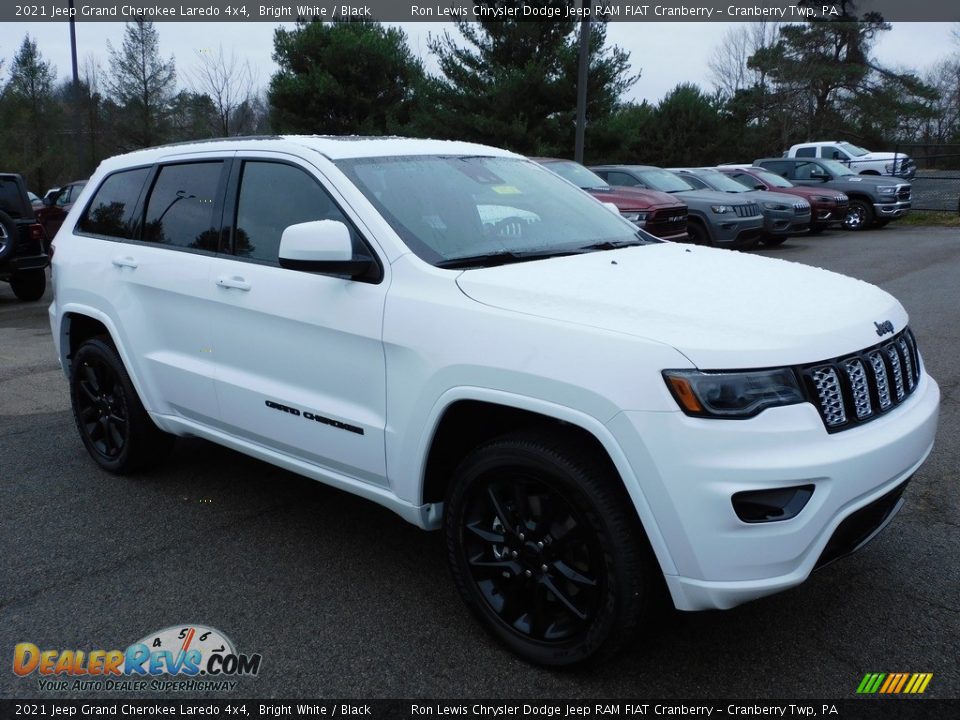 2021 Jeep Grand Cherokee Laredo 4x4 Bright White / Black Photo #3