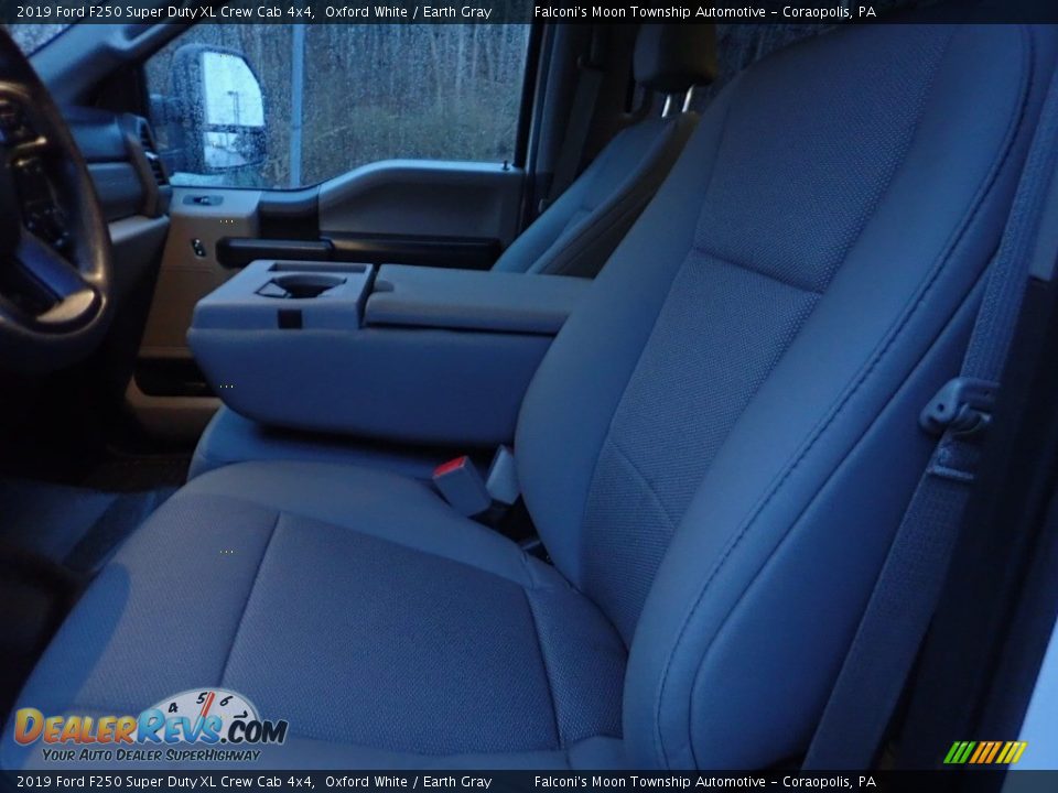 2019 Ford F250 Super Duty XL Crew Cab 4x4 Oxford White / Earth Gray Photo #16