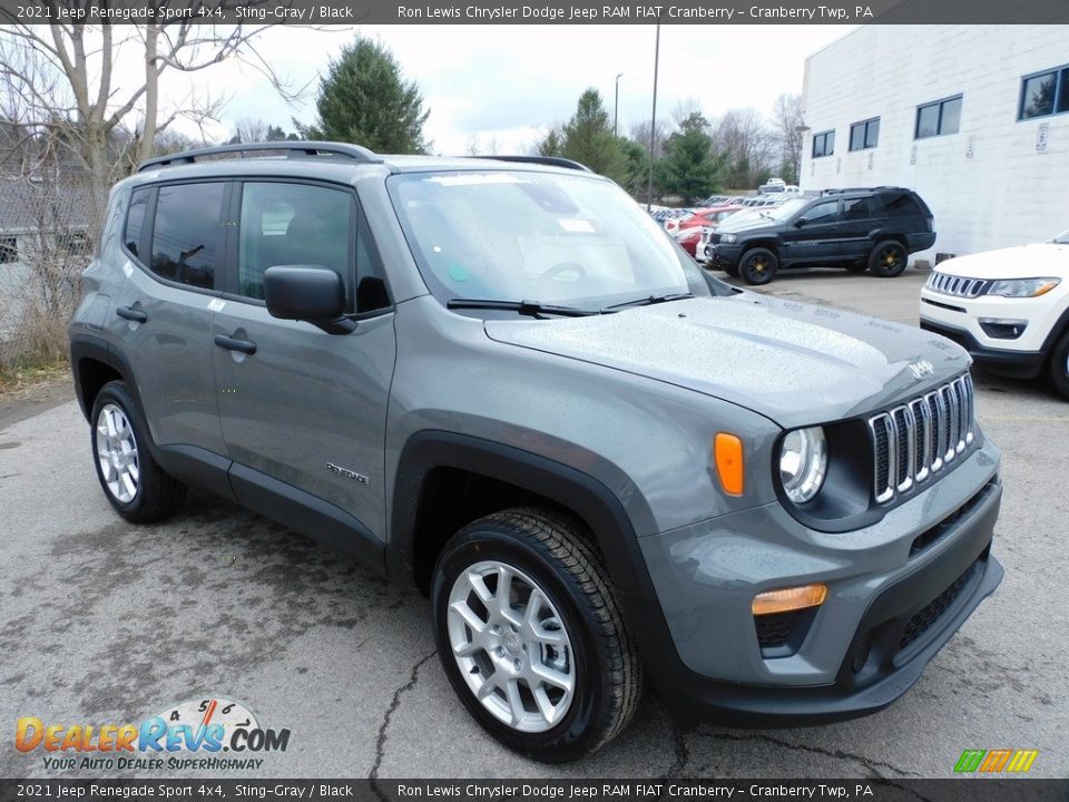 Front 3/4 View of 2021 Jeep Renegade Sport 4x4 Photo #3