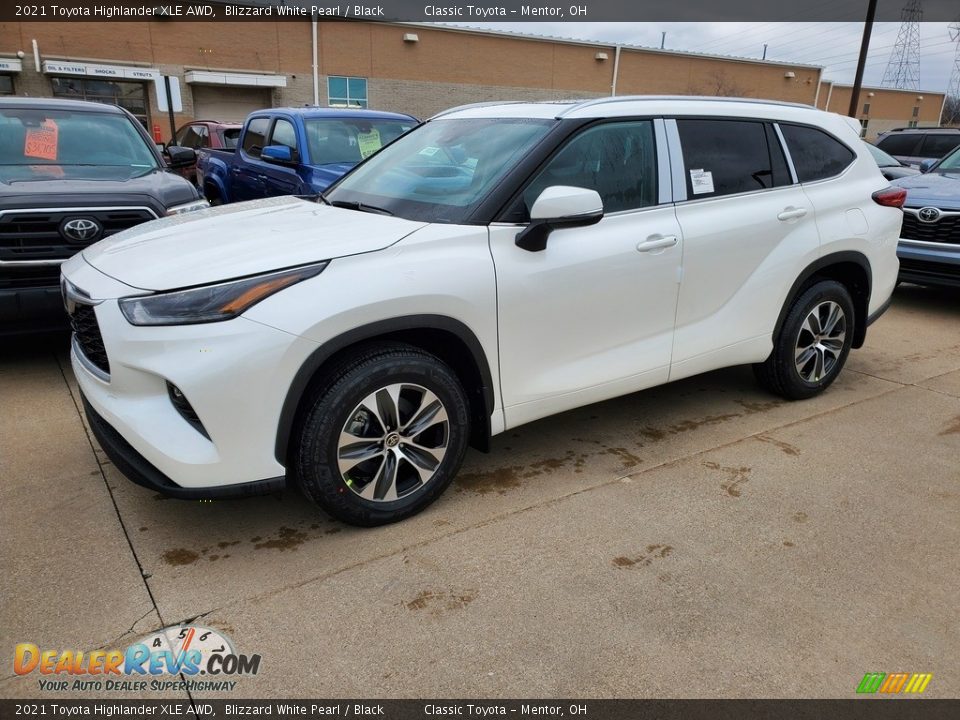 2021 Toyota Highlander XLE AWD Blizzard White Pearl / Black Photo #1
