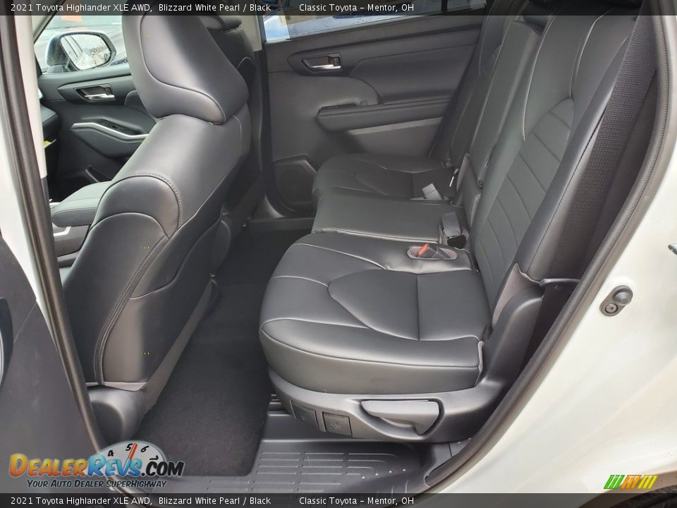 2021 Toyota Highlander XLE AWD Blizzard White Pearl / Black Photo #3