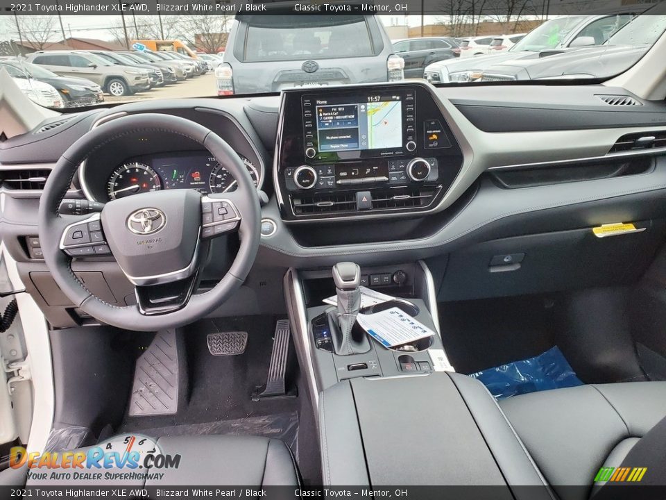 2021 Toyota Highlander XLE AWD Blizzard White Pearl / Black Photo #4
