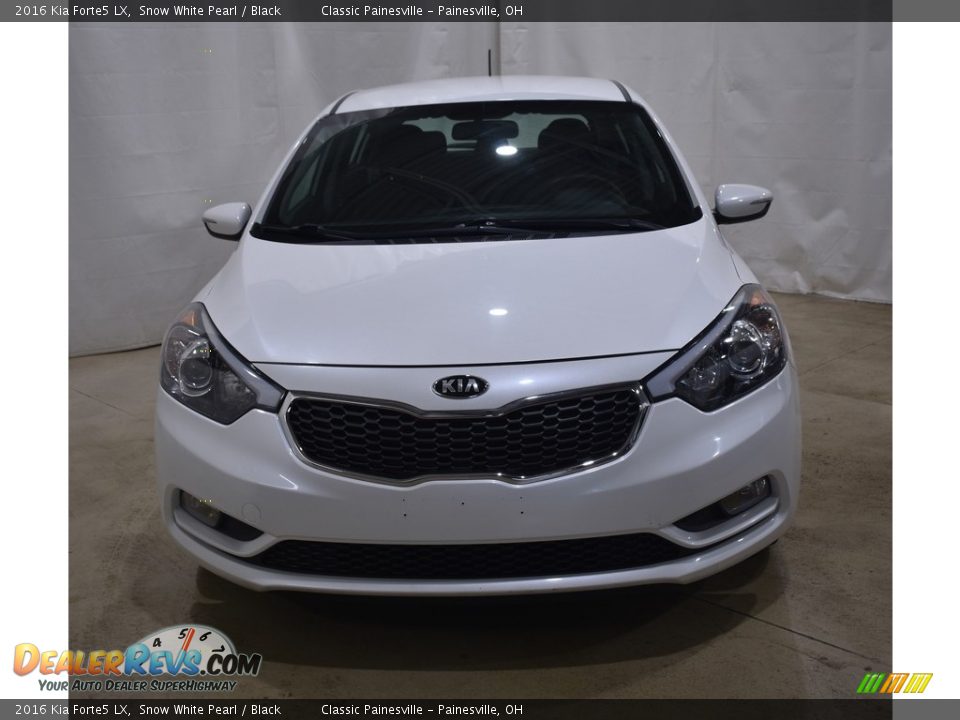 2016 Kia Forte5 LX Snow White Pearl / Black Photo #4